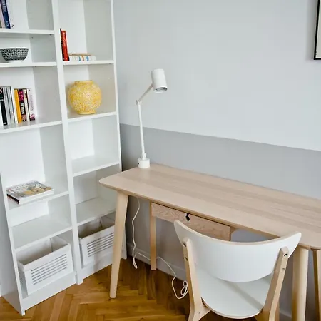 Chlodna Near To Center Апартаменты