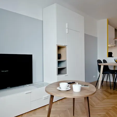 Apartament Chlodna Near To City Center Апартаменты