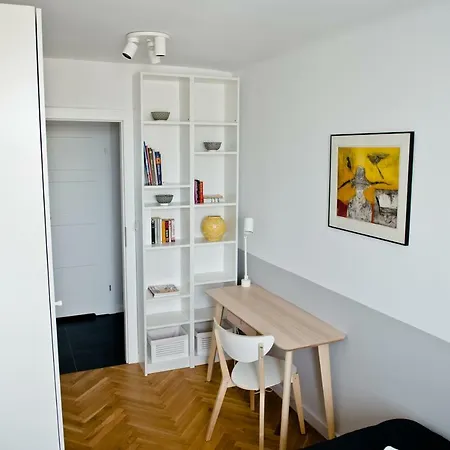 Apartament Chlodna Near To City Center Апартаменты *