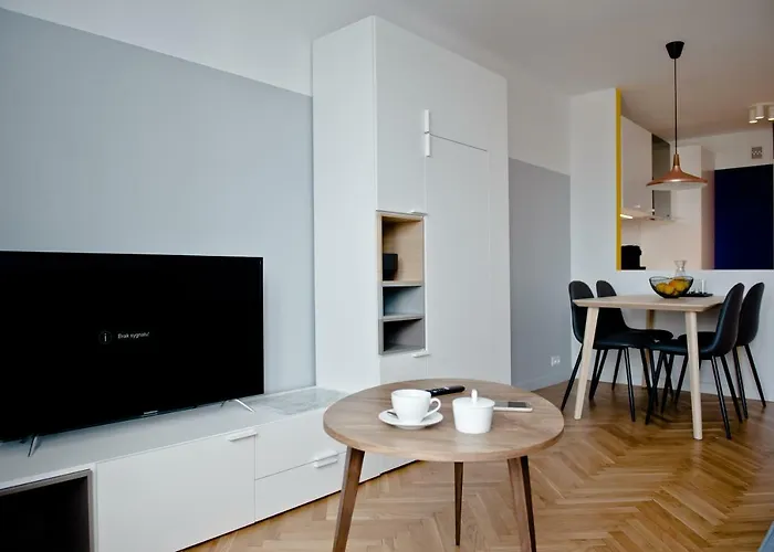 Chlodna Near To Center Apartman