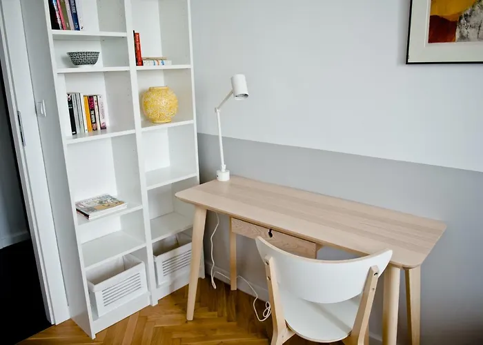 Chlodna Near To Center شقة