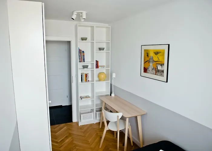 Chlodna Near To Center Apartman *